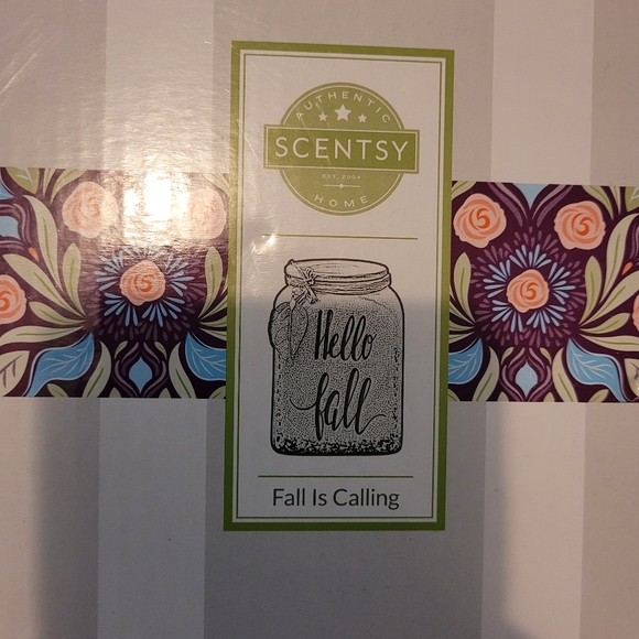 Brand new in box SCENTSY WARMER - Picture 1 of 3